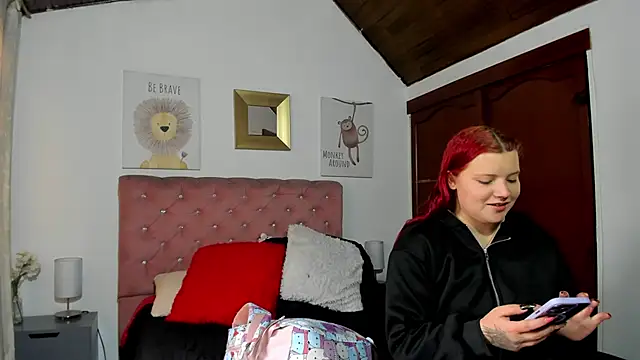 CelessteRedds online show from May 2026 12:01:01 PM