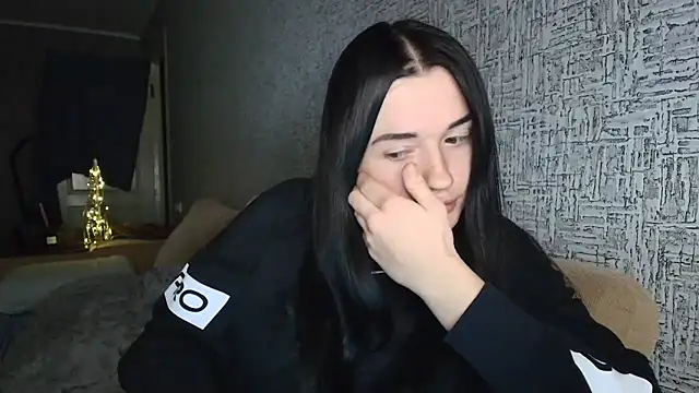 Liana diva online show from December 2025 06:26:01 PM