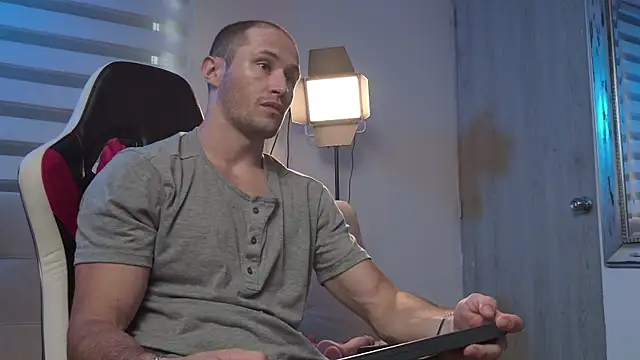 AxelFairchaild online show from May 2026 01:38:01 PM