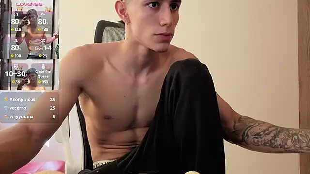 Cristopher23  online show from December 2025 01:42:01 PM