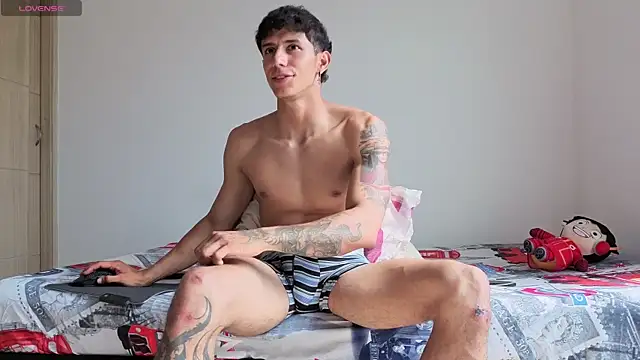 Cristopher23  online show from May 2026 07:33:01 PM