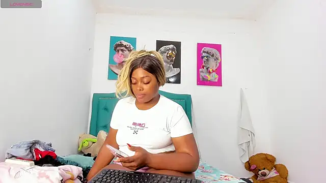 Snapshot of Lilybaudinx96 chatting on February 2026 02:17:02 AM Lilybaudinx96 online show from February 2026 02:17:02 AM