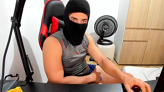 Snapshot of Calihotcaliente277 chatting on February 2025 02:01:01 PM Calihotcaliente277 online show from February 2025 02:01:01 PM