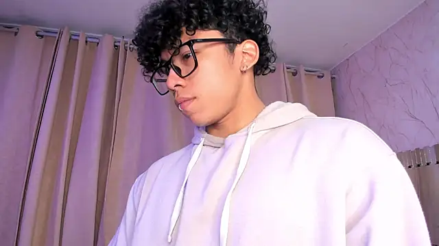 AkazaBoy  online show from January 2026 04:48:02 AM