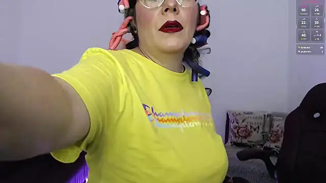 Serenay  online show from October 2025 05:03:01 PM