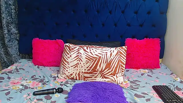 MelaninBear online show from September 2025 07:28:01 PM