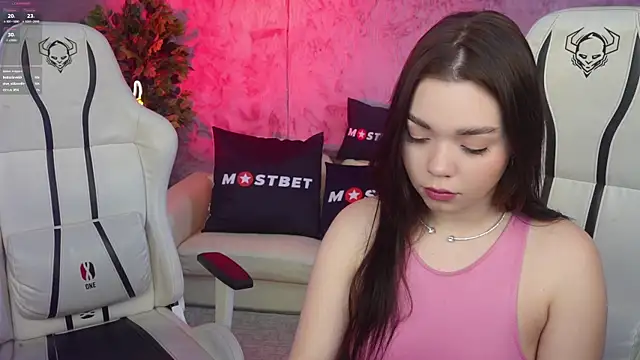 Snapshot of Magnetic_Mia_ chatting on December 2024 03:28:02 PM Magnetic Mia online show from December 2024 03:28:02 PM