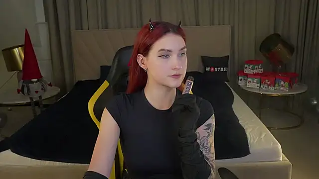 Snapshot of Magnetic_Mia_ chatting on January 2025 08:16:02 PM Magnetic Mia online show from January 2025 08:16:02 PM