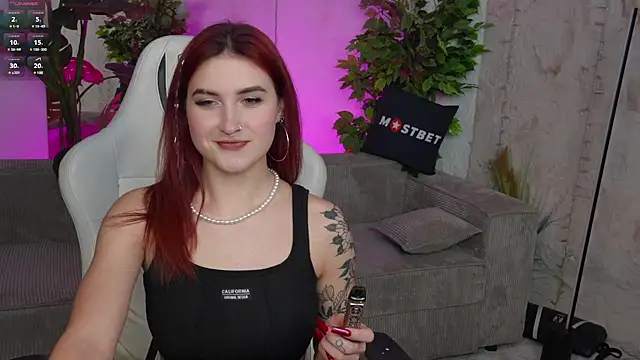 Snapshot of Magnetic_Mia_ chatting on January 2025 12:33:01 AM Magnetic Mia online show from January 2025 12:33:01 AM