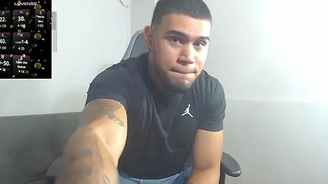 Snapshot of Aaron_Hunter_ chatting on September 2025 10:39:02 AM Aaron Hunter online show from September 2025 10:39:02 AM