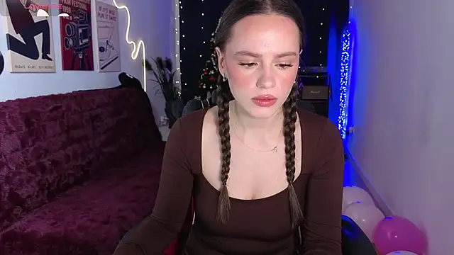 Emillias online show from December 2025 07:59:01 AM