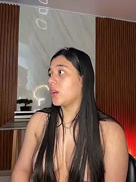 floriamANDjazmin online show from May 2026 07:08:01 PM