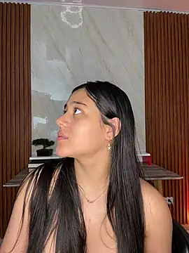 floriamANDjazmin online show from May 2026 07:52:02 PM