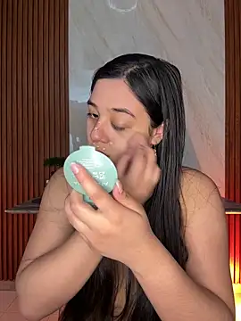 floriamANDjazmin online show from May 2026 07:08:02 PM