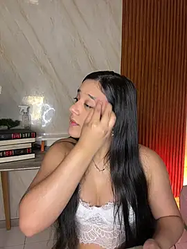 floriamANDjazmin online show from May 2026 06:48:02 PM