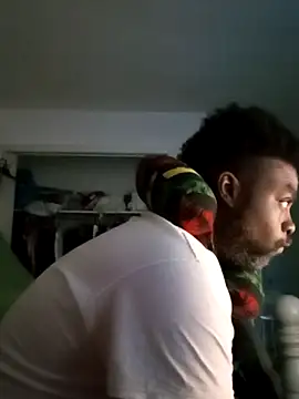 Snapshot of SLOWSTRO chatting on October 2025 05:10:02 PM SLOWSTRO online show from October 2025 05:10:02 PM