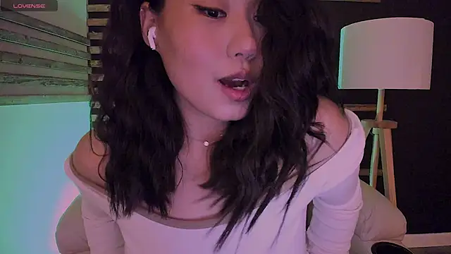 Snapshot of kimmy_chi_ chatting on February 2025 06:15:02 PM kimmy chi online show from February 2025 06:15:02 PM