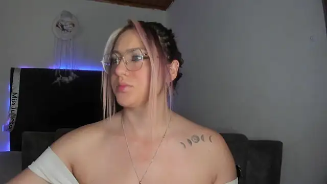 Snapshot of miss_julietaa chatting on September 2025 12:30:01 PM miss julietaa online show from September 2025 12:30:01 PM