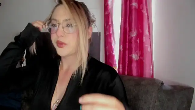 Snapshot of miss_julietaa chatting on October 2025 12:39:02 PM miss julietaa online show from October 2025 12:39:02 PM