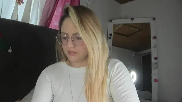 Snapshot of miss_julietaa chatting on November 2025 11:46:02 AM miss julietaa online show from November 2025 11:46:02 AM