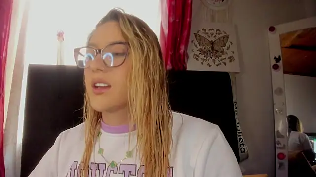 Snapshot of miss_julietaa chatting on January 2026 04:12:02 PM miss julietaa online show from January 2026 04:12:02 PM