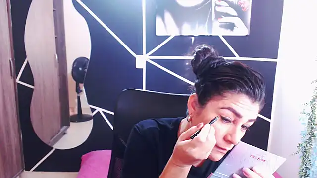 LUCY LI online show from January 2025 01:04:01 PM