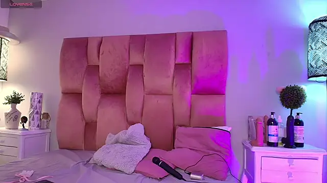 Snapshot of SweetBonniie chatting on September 2025 11:37:02 AM SweetBonniie online show from September 2025 11:37:02 AM