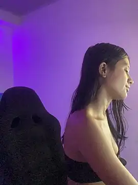 Snapshot of _18_laura chatting on December 2024 02:17:01 AM 18 laura online show from December 2024 02:17:01 AM