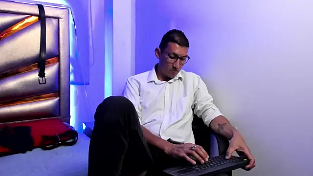 enzopratt online show from February 2025 03:34:02 AM