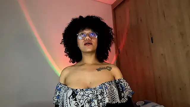 Snapshot of Ale_xandra chatting on May 2026 10:40:01 PM Ale xandra online show from May 2026 10:40:01 PM
