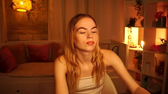 Snapshot of sn0w_barbie chatting on December 2024 08:27:01 AM sn0w barbie online show from December 2024 08:27:01 AM