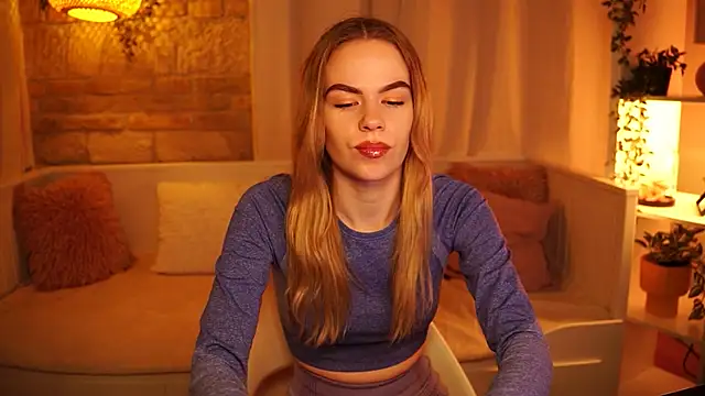 Snapshot of sn0w_barbie chatting on January 2025 08:29:01 AM sn0w barbie online show from January 2025 08:29:01 AM