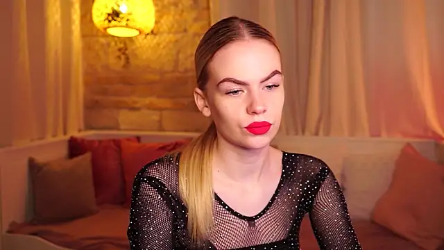 Snapshot of sn0w_barbie chatting on October 2025 07:50:02 AM sn0w barbie online show from October 2025 07:50:02 AM