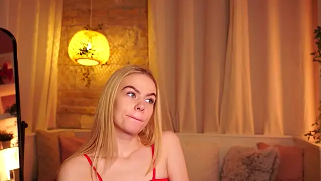 Snapshot of sn0w_barbie chatting on October 2025 08:37:02 AM sn0w barbie online show from October 2025 08:37:02 AM