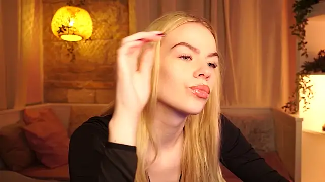 Snapshot of sn0w_barbie chatting on October 2025 09:35:02 AM sn0w barbie online show from October 2025 09:35:02 AM