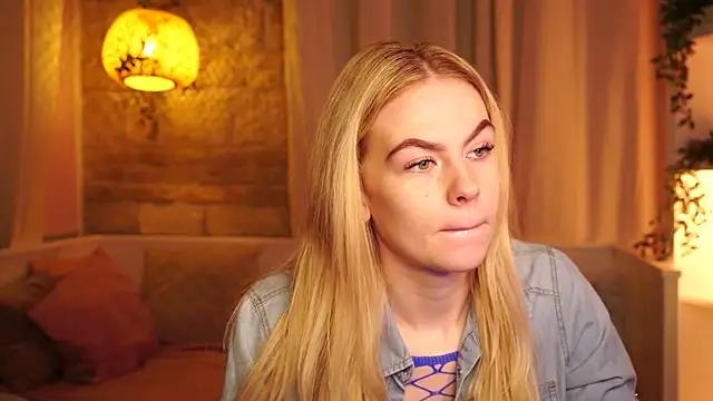 Snapshot of sn0w_barbie chatting on October 2025 09:35:02 AM sn0w barbie online show from October 2025 09:35:02 AM