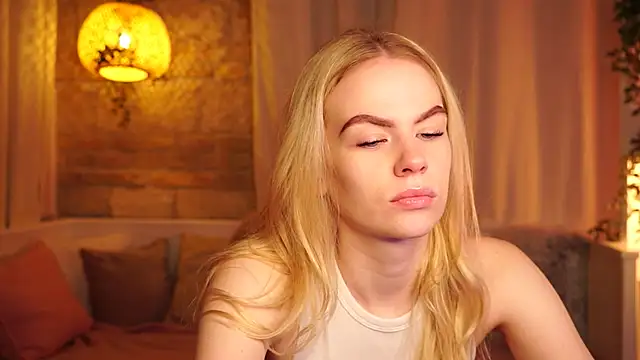 Snapshot of sn0w_barbie chatting on November 2025 09:43:01 AM sn0w barbie online show from November 2025 09:43:01 AM