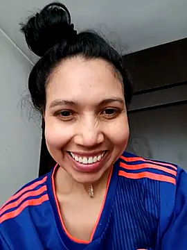 KimPielCanela online show from October 2025 03:07:02 PM