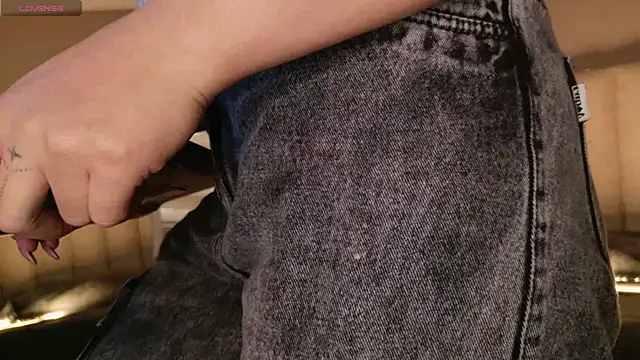 Snapshot of Megan_mooree_ chatting on October 2025 12:16:02 PM Megan mooree online show from October 2025 12:16:02 PM