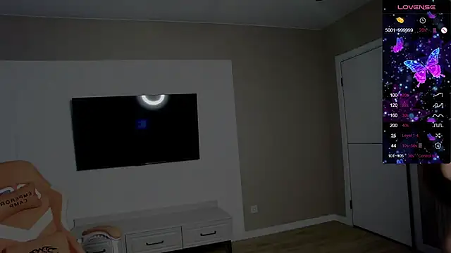 Holly Molii online show from October 2025 02:30:01 AM