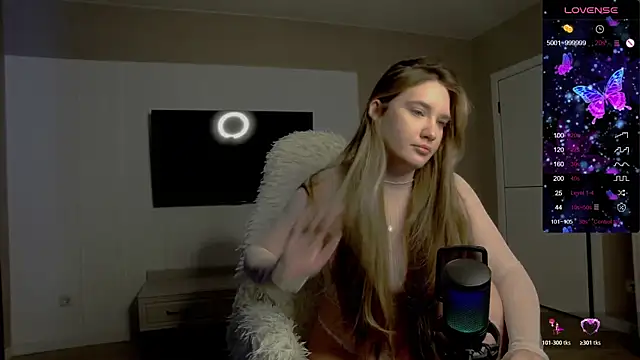 Holly Molii online show from November 2025 07:18:02 AM