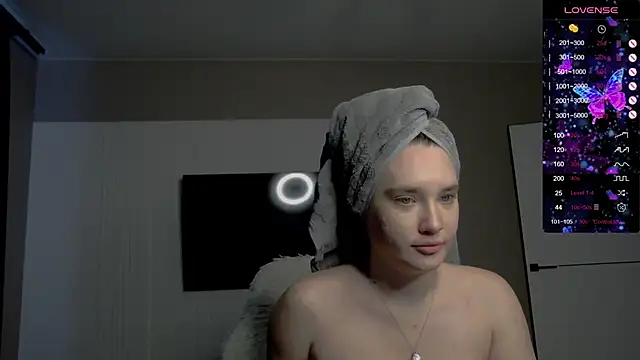 Holly Molii online show from November 2025 06:14:02 AM