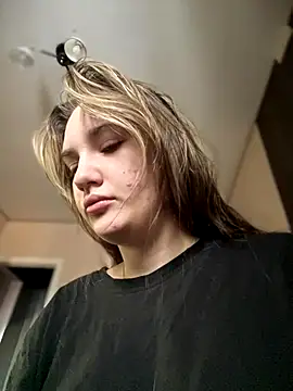 Holly Molii online show from November 2025 07:11:02 AM