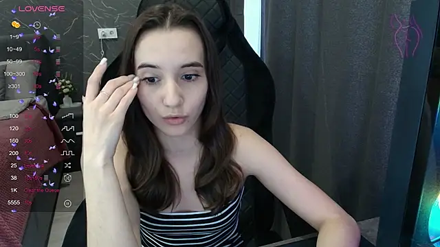 Alice Weiss online show from March 2026 01:13:02 PM