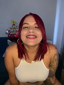 Snapshot of EmmaHot chatting on January 2025 08:22:01 PM EmmaHot online show from January 2025 08:22:01 PM
