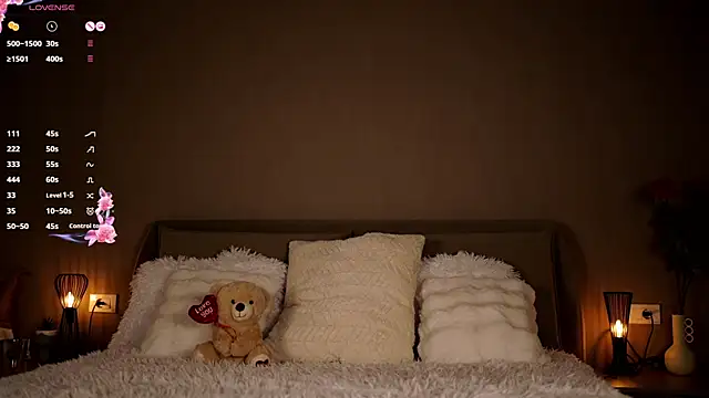 Snapshot of FrancescaNappi chatting on February 2025 05:41:02 PM FrancescaNappi online show from February 2025 05:41:02 PM