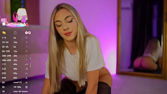 Snapshot of FrancescaNappi chatting on September 2025 05:15:02 PM FrancescaNappi online show from September 2025 05:15:02 PM