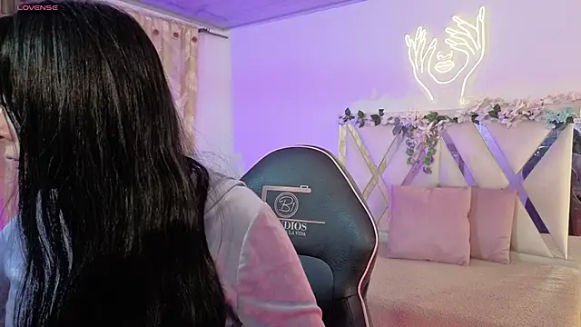 hina tay online show from April 2026 03:20:02 AM