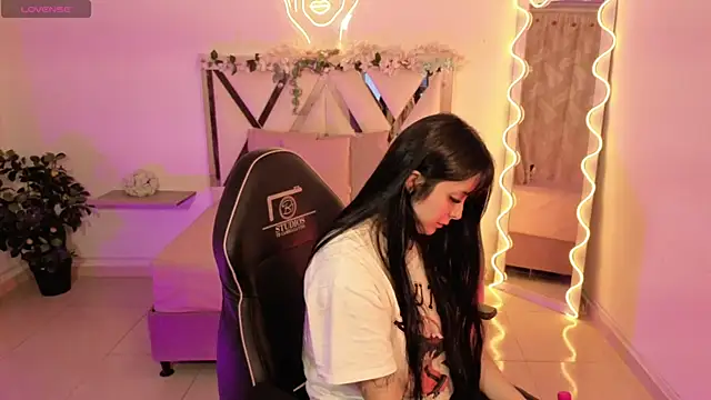 hina tay online show from May 2026 05:01:02 AM