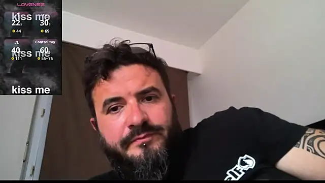 Snapshot of CaroAndMarc chatting on October 2025 02:27:02 PM CaroAndMarc online show from October 2025 02:27:02 PM